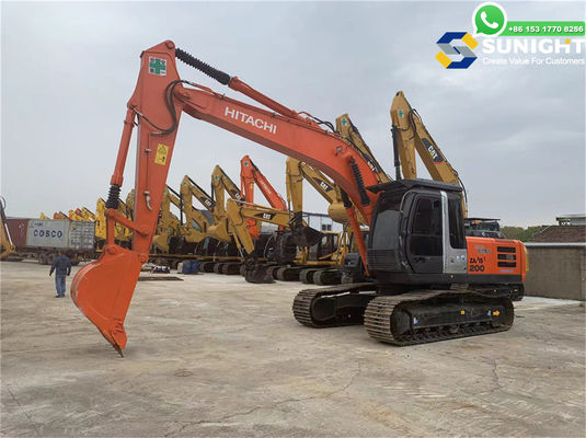 A excavadora usada Hitachi ZX 200 funciona perfeitamente e vende-se barata com poucas horas de trabalho